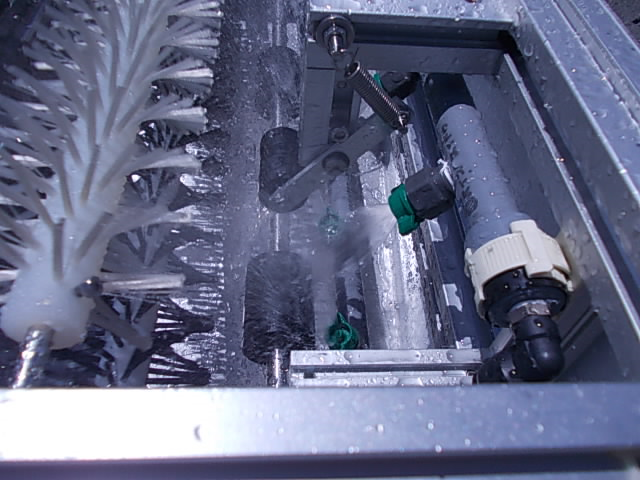 広角ノズルでシャワー散水